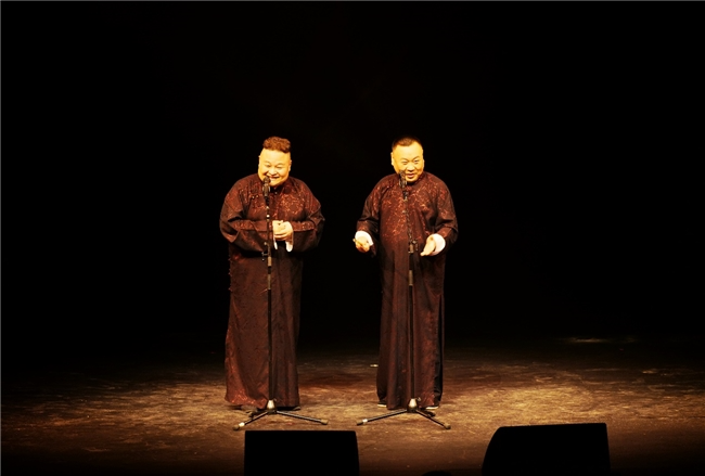 《礼赞春晖 温暖中华》 ——中国艺术家代表团新春公益慰问晚会盛启悉尼歌剧院